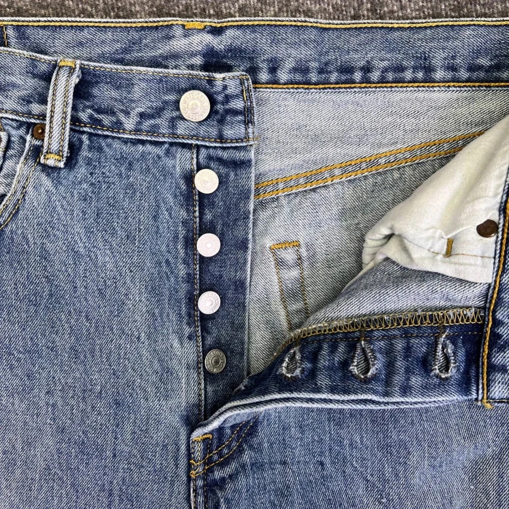 Levis 501 Original Jeans Mens 33x31 Blue Straight Light Wash Casual Button Fly